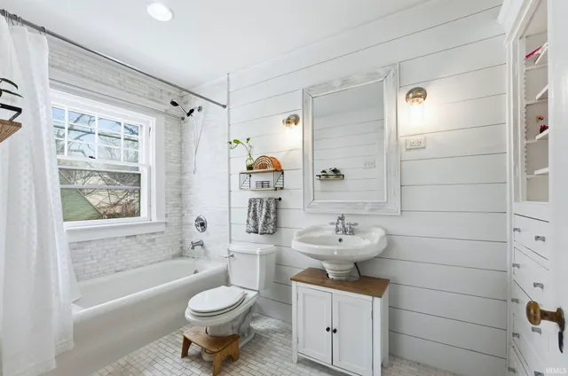 $889,900 | 1337 West Wayne Street, Fort Wayne, IN 46802