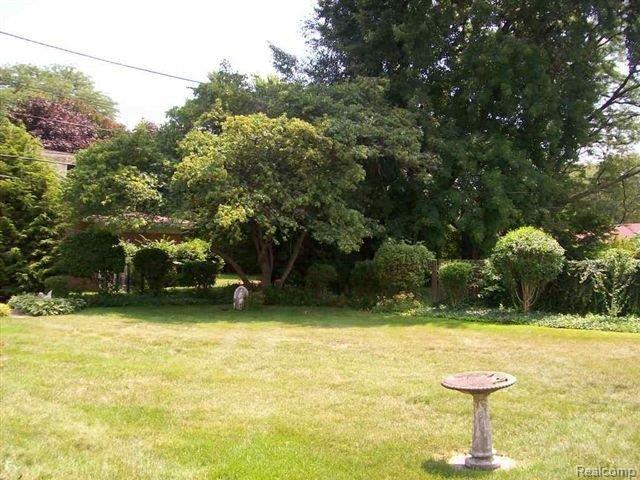 570 Ballantyne Road Grosse Pointe, MI 48236 - Photo 14 of 15 Yard