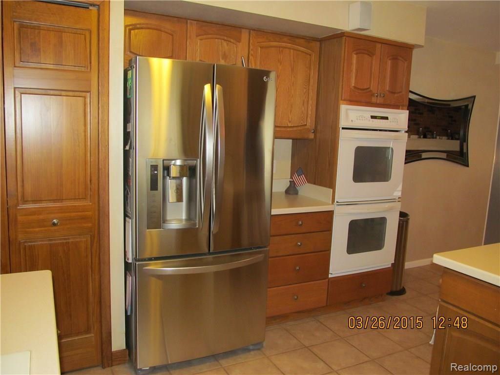 25601 Branchaster Road Farmington Hills, MI 48336 - Photo 8 of 23