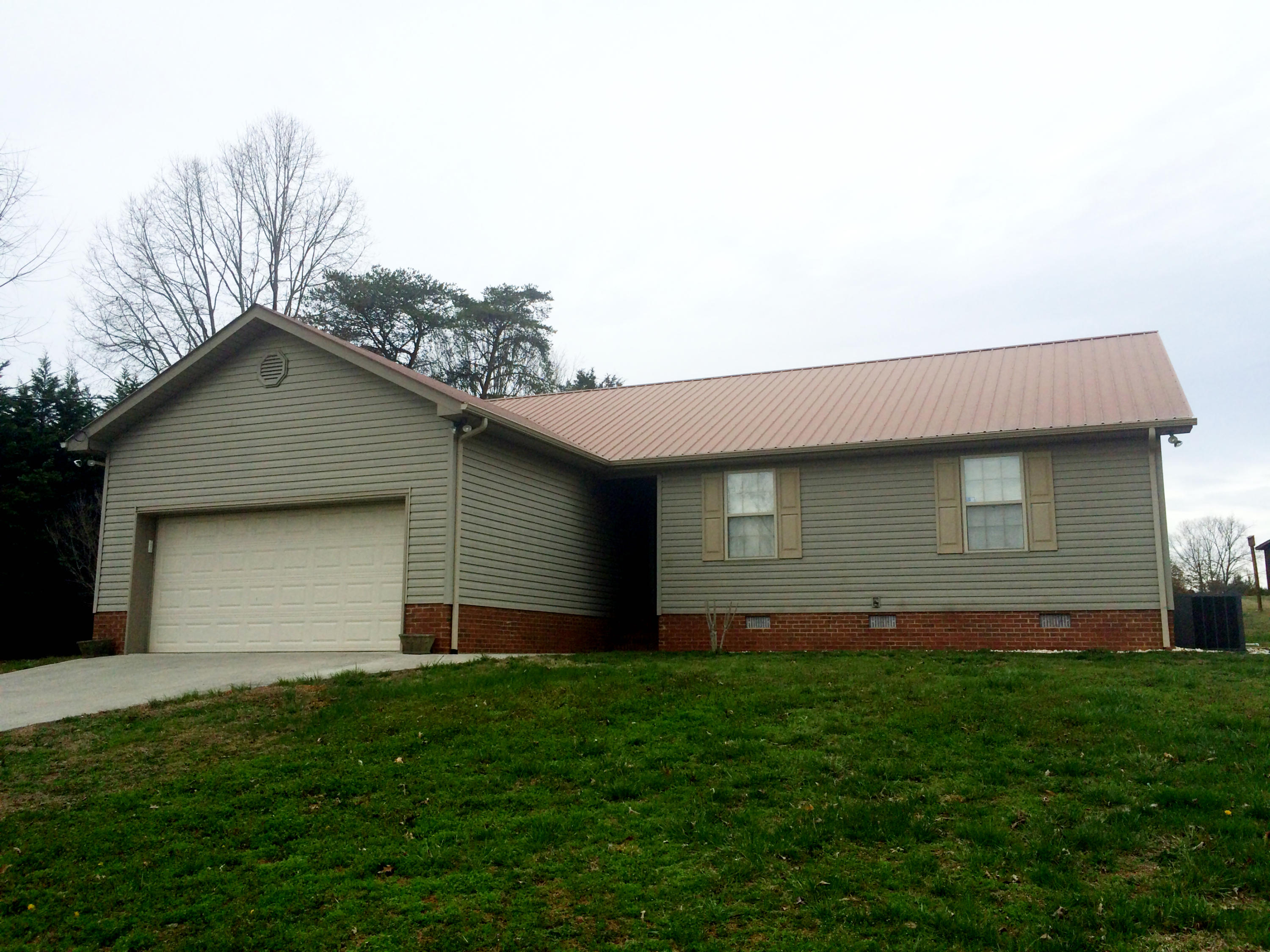 3301 Howell Road Mascot, TN 37806 - Photo 1 of 34 Front