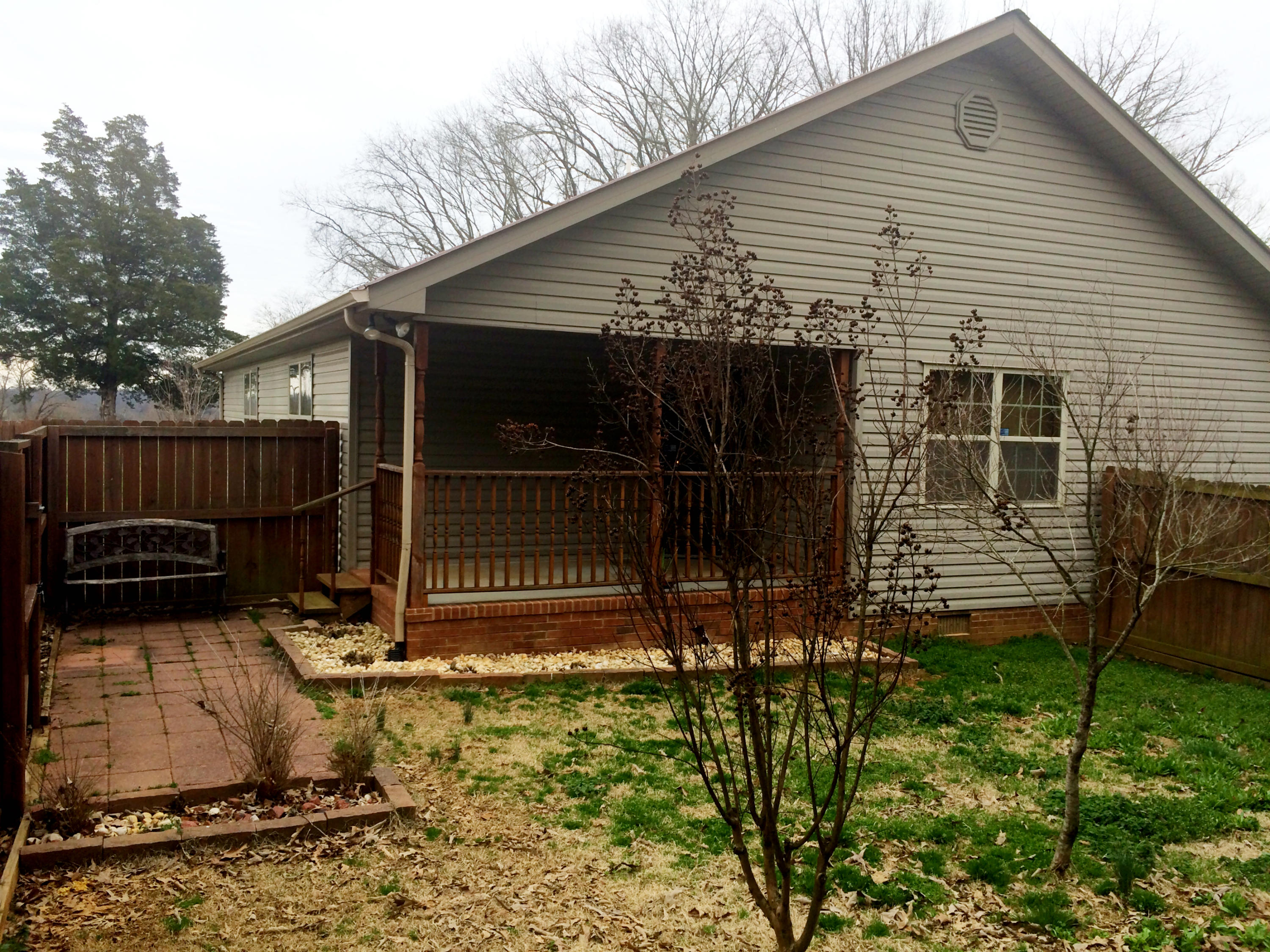 3301 Howell Road Mascot, TN 37806 - Photo 22 of 34 Side Patio