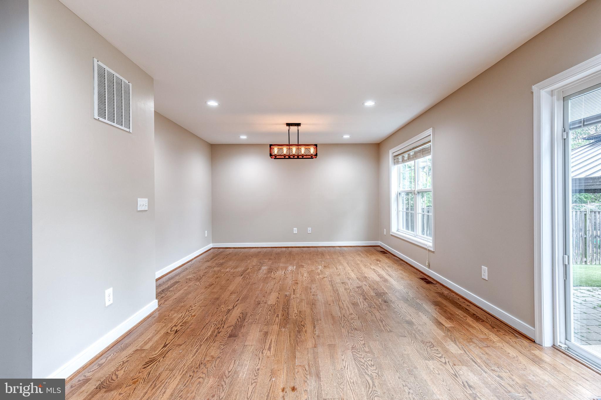 429 Cleveland Road Linthicum Heights, MD 21090 - Photo 13 of 38 Family Room/Dining