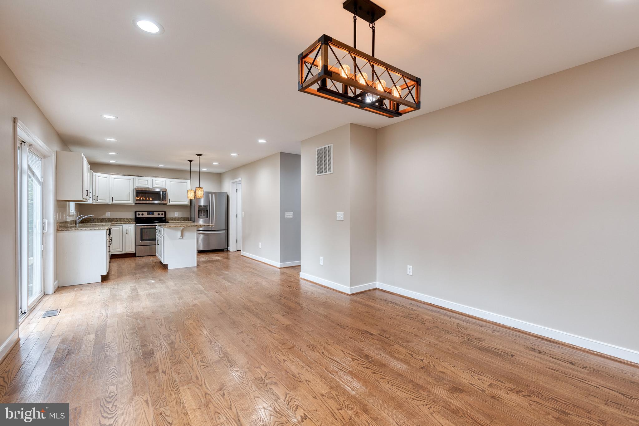 429 Cleveland Road Linthicum Heights, MD 21090 - Photo 15 of 38 Family Room/Dining