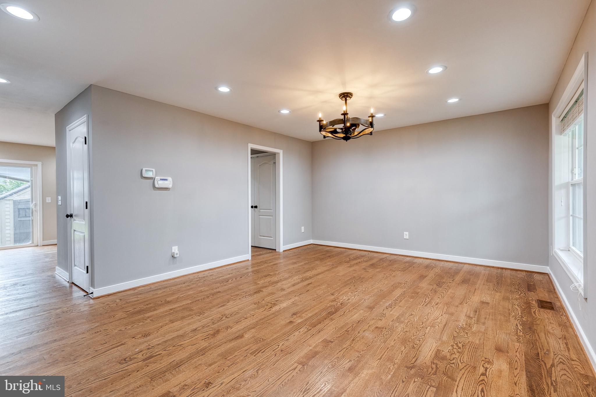429 Cleveland Road Linthicum Heights, MD 21090 - Photo 3 of 38 Living Room