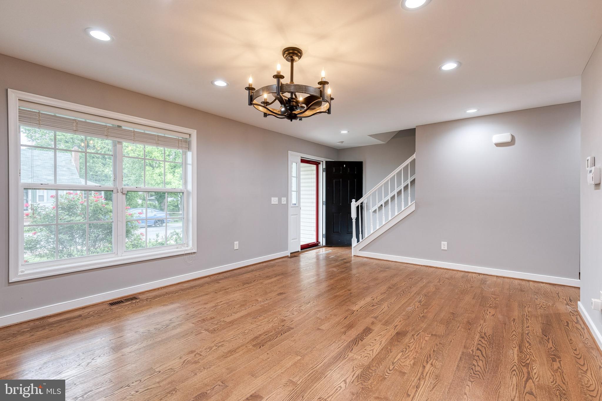 429 Cleveland Road Linthicum Heights, MD 21090 - Photo 5 of 38 Living Room