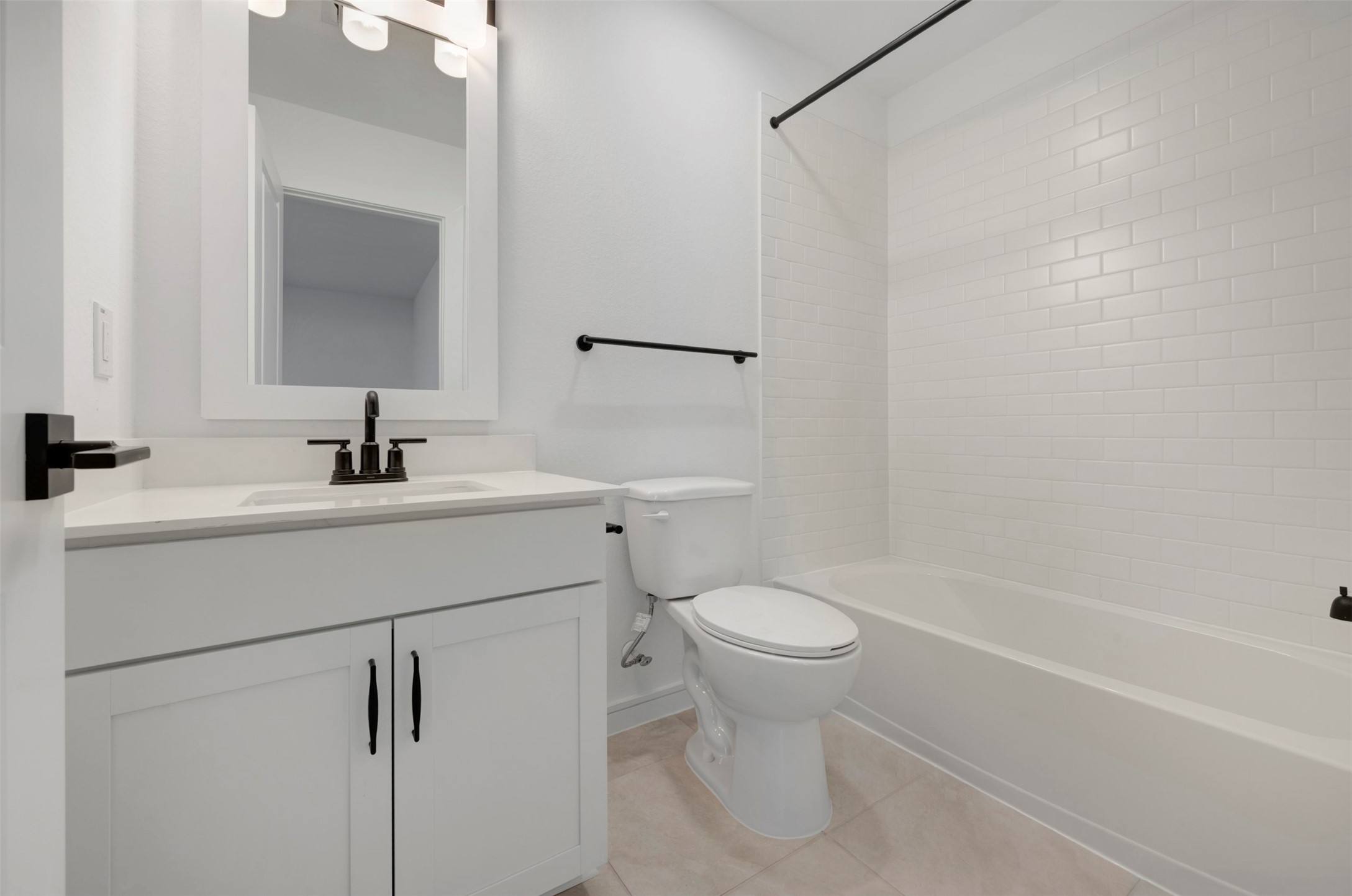 7918 Jasper Mdws Way Angleton, TX 77515 - Photo 17 of 31 Hall bath