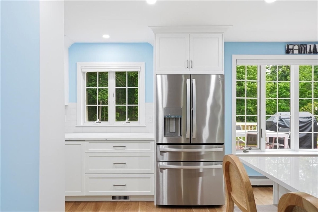 89 River Road Hanover, MA 02339 - Photo 5 of 38