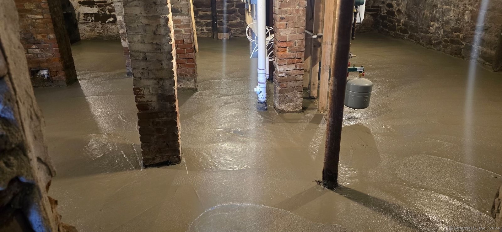 34 Sisson Avenue Hartford, CT 06106 - Photo 30 of 35 a bathroom with a shower
