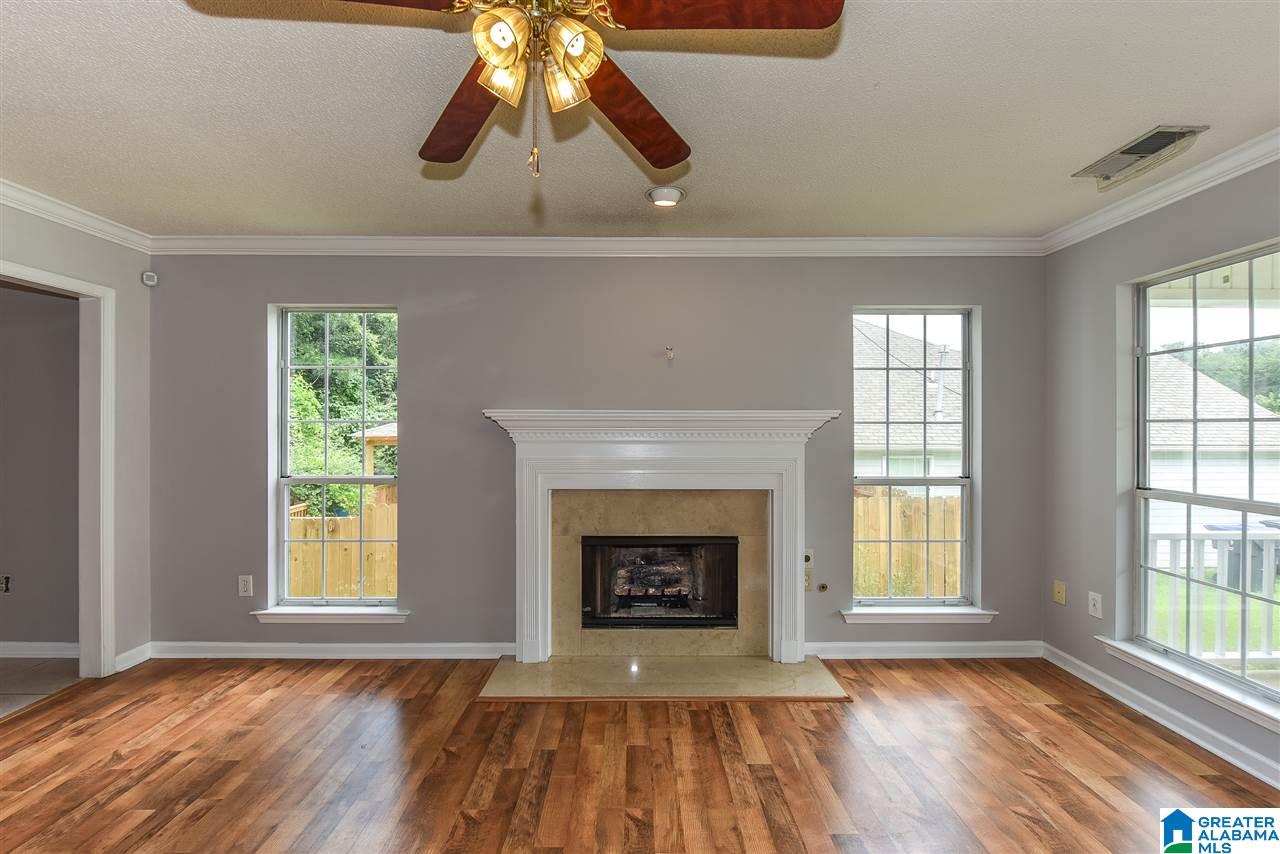 160 Lake Terrace Alabaster, AL 35007 - Photo 4 of 36