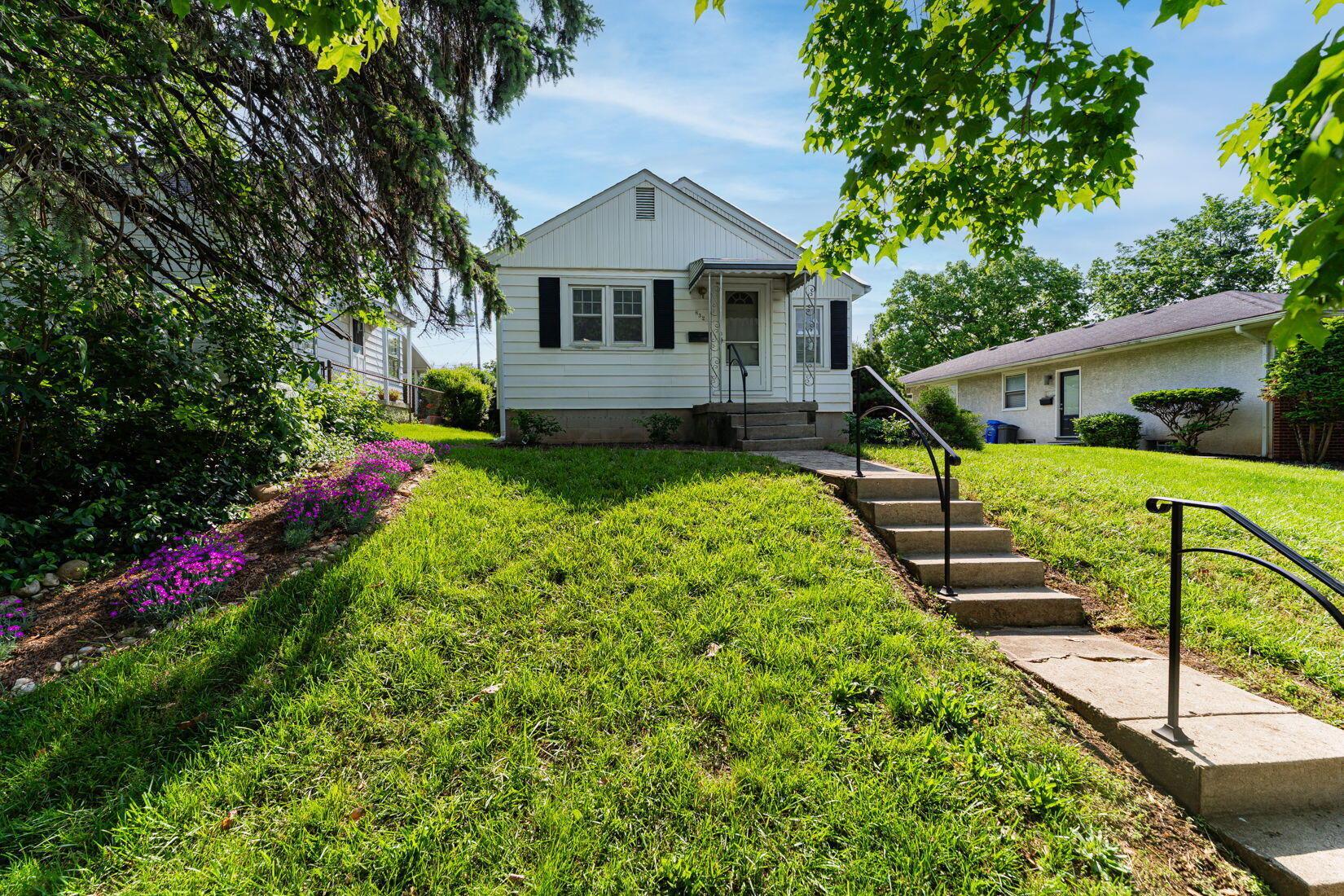 832 Oxley Road Columbus, OH 43212 - Photo 2 of 28 832 Oxley Road