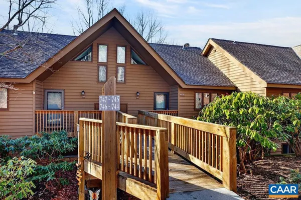 $255,000 | 745 Laurelwood, Unit 745, Roseland, VA 22967