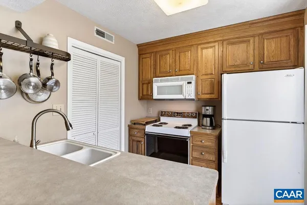 $255,000 | 745 Laurelwood, Unit 745, Roseland, VA 22967