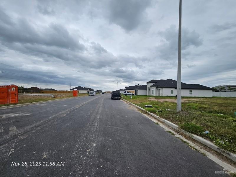 1007 Wesley Street Pharr, TX 78577 - Photo 4 of 6 a view of a terrace with yard