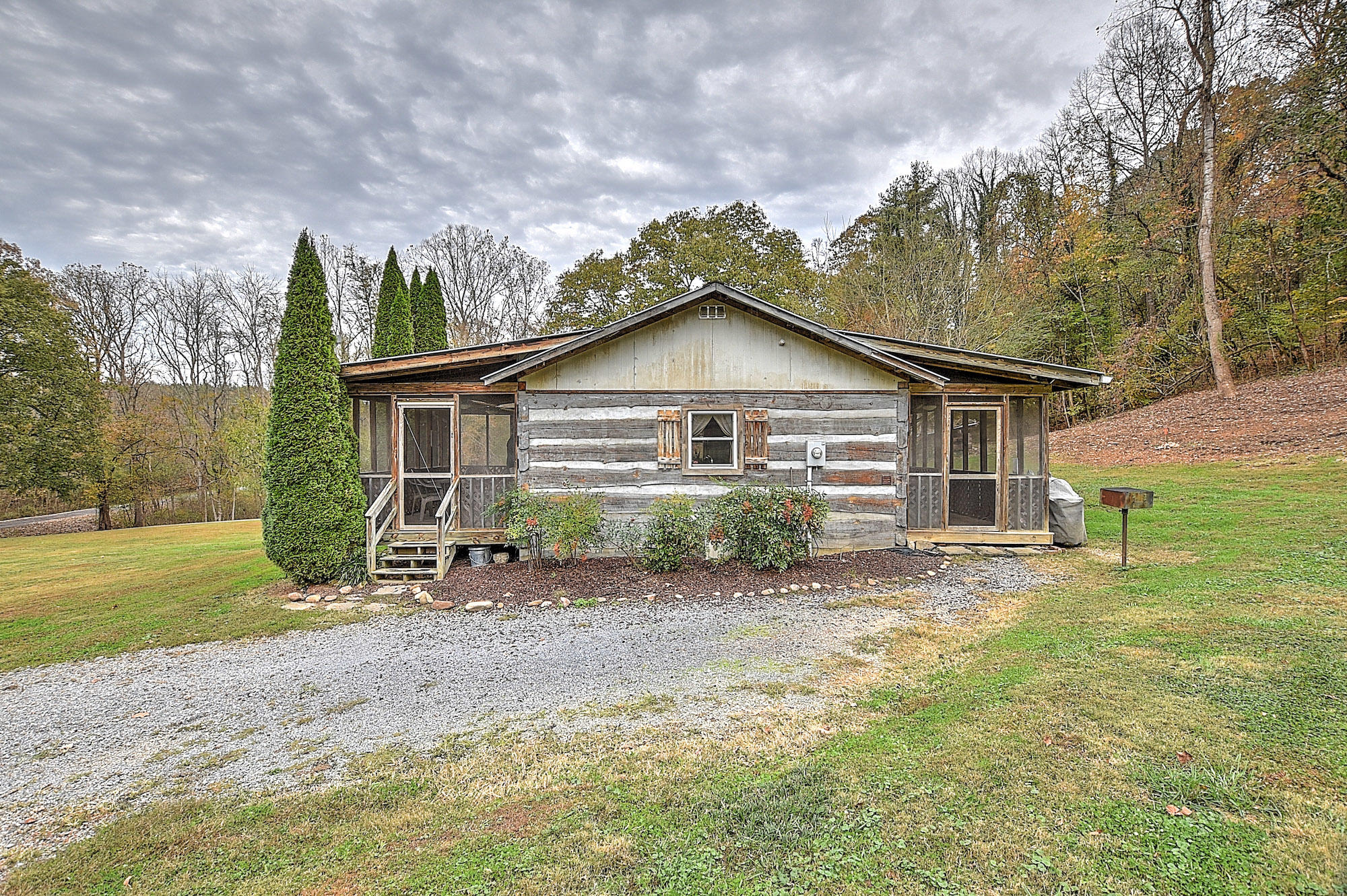 383 Tva Road South Bristol, TN 37620 - Photo 17 of 37 RIGHT SIDE SMALL CABIN
