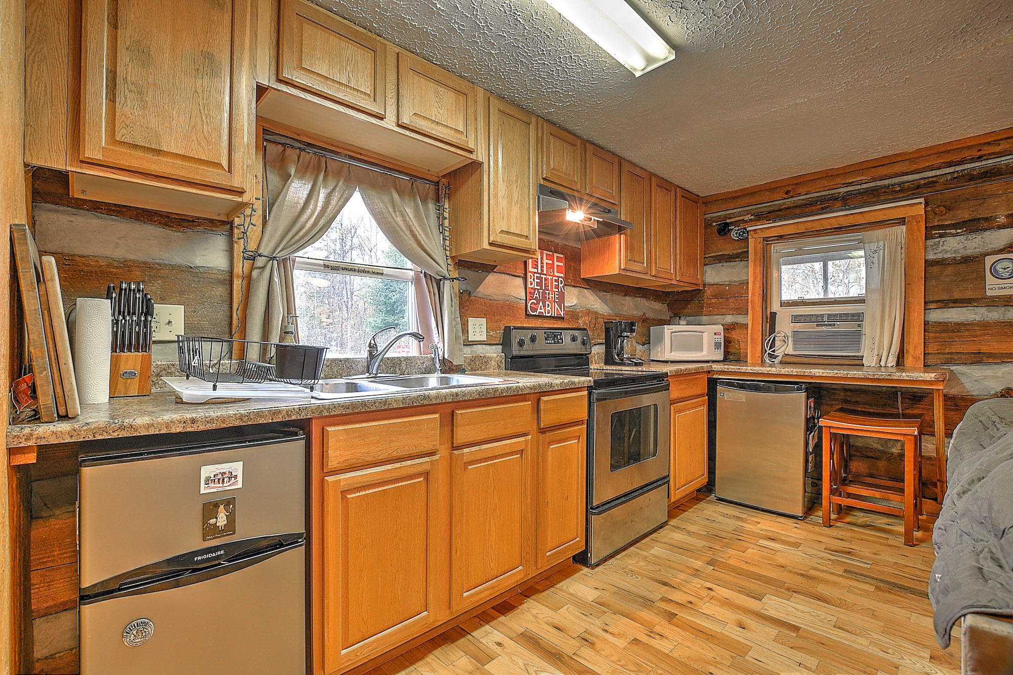 383 Tva Road South Bristol, TN 37620 - Photo 19 of 37 KITCHEN SMALL CABIN