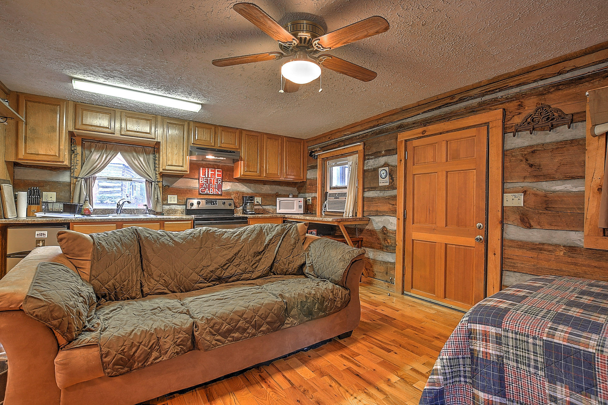 383 Tva Road South Bristol, TN 37620 - Photo 20 of 37 INTERIOR 3 SMALL CABIN
