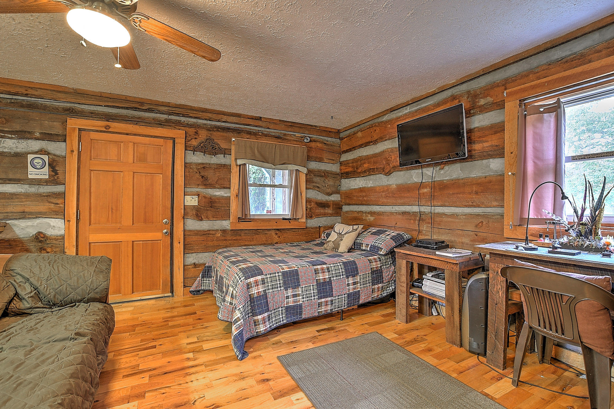 383 Tva Road South Bristol, TN 37620 - Photo 21 of 37 INTERIOR 2 SMALL CABIN