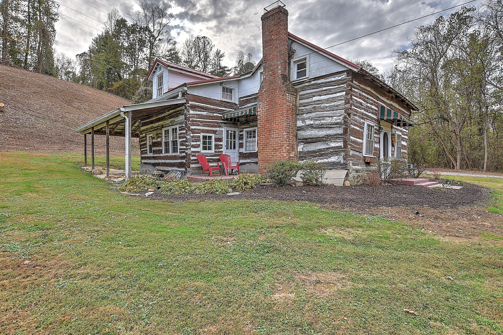 383 Tva Road South Bristol, TN 37620 - Photo 26 of 37 FRONT LEFT MAIN CABIN