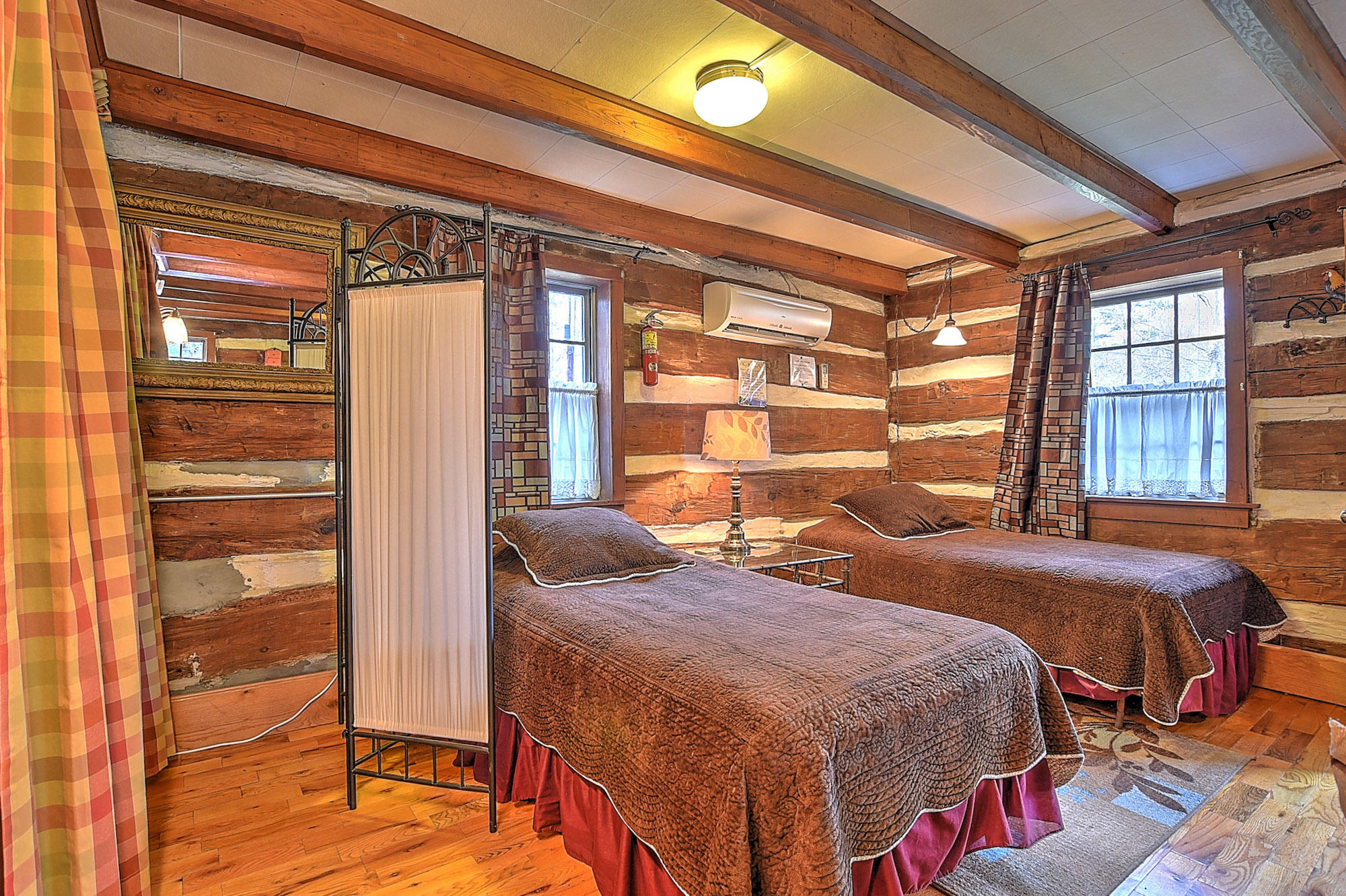 383 Tva Road South Bristol, TN 37620 - Photo 27 of 37 BEDROOM LARGE CABIN