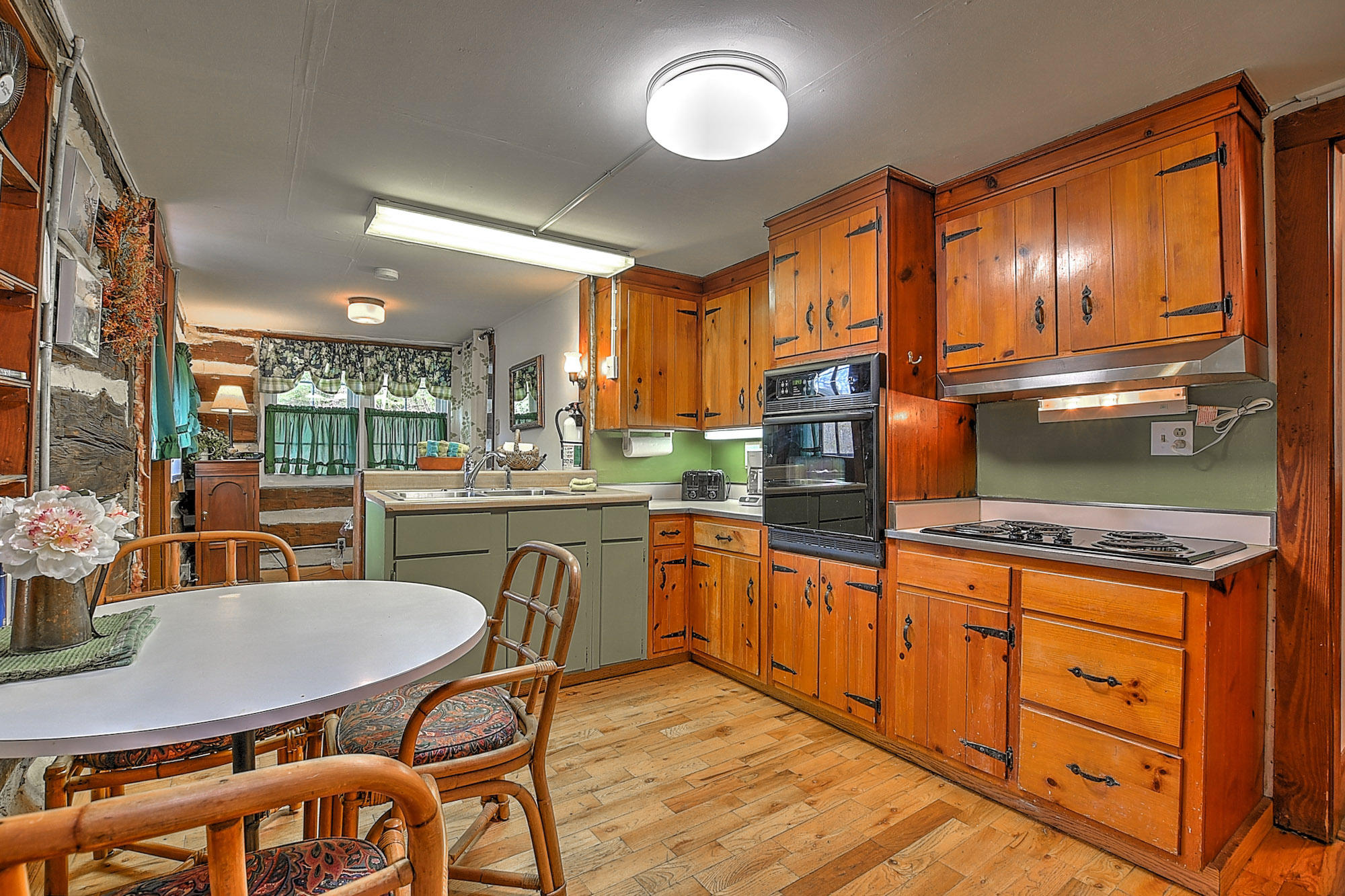 383 Tva Road South Bristol, TN 37620 - Photo 28 of 37 KITCHEN LARGE CABIN