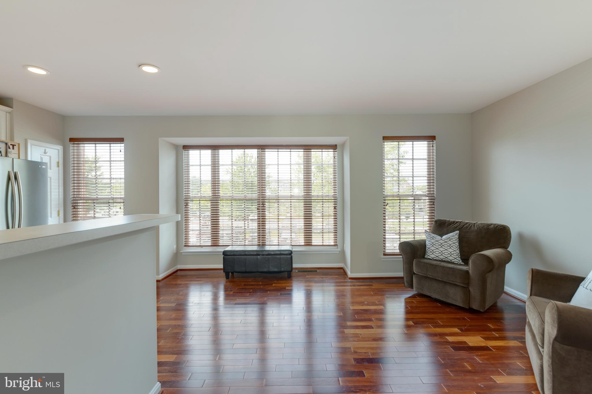 24612 Nettle Mill Square Aldie, VA 20105 - Photo 14 of 38 Spacious Kitchen