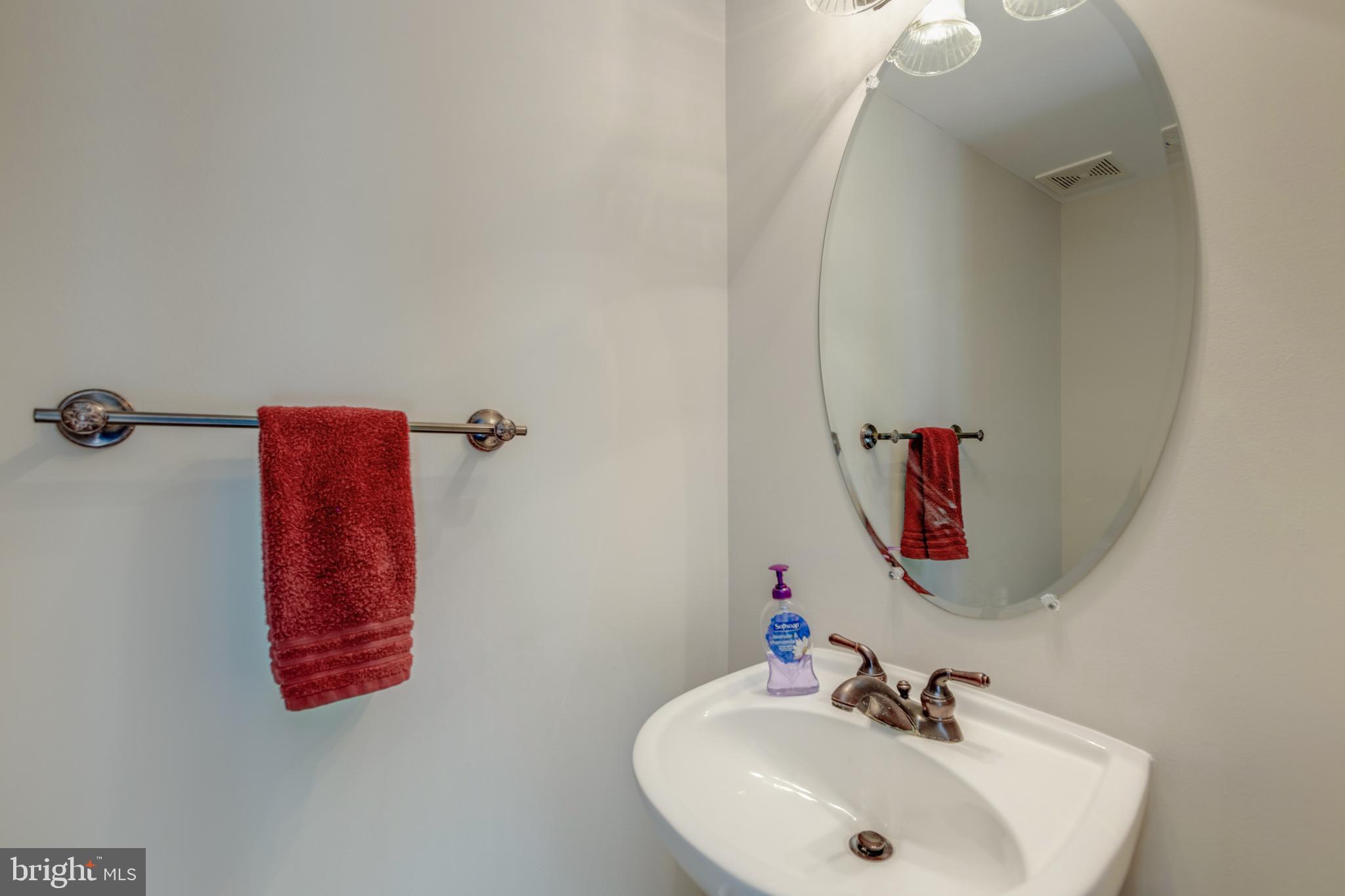 24612 Nettle Mill Square Aldie, VA 20105 - Photo 23 of 38 Main Level half bath