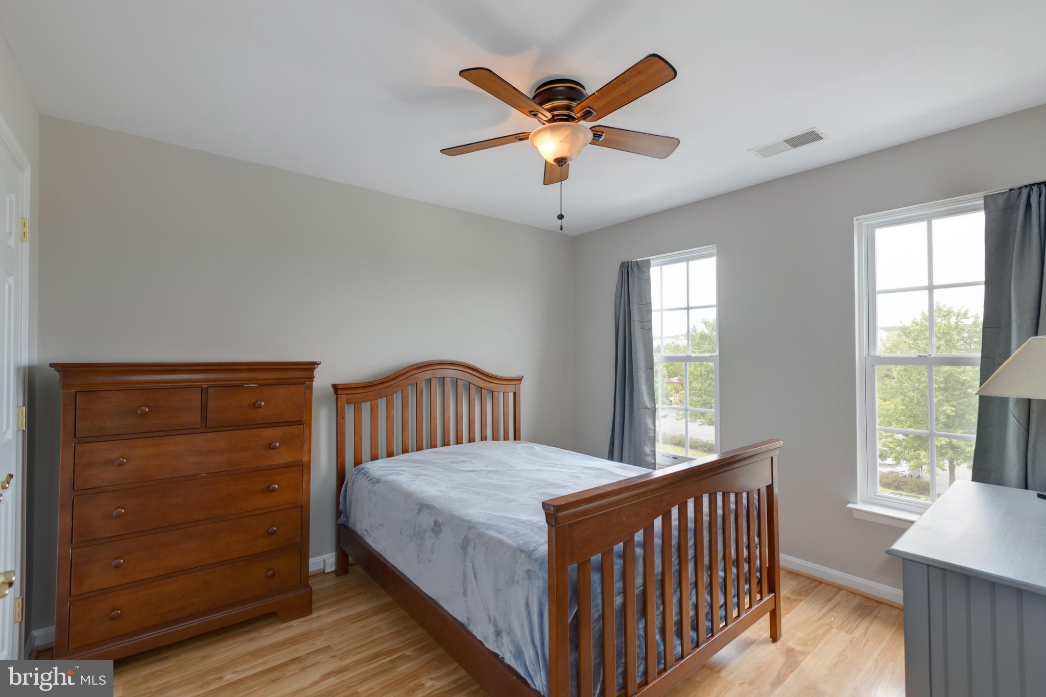 24612 Nettle Mill Square Aldie, VA 20105 - Photo 30 of 38 3rd Bedroom very roomy