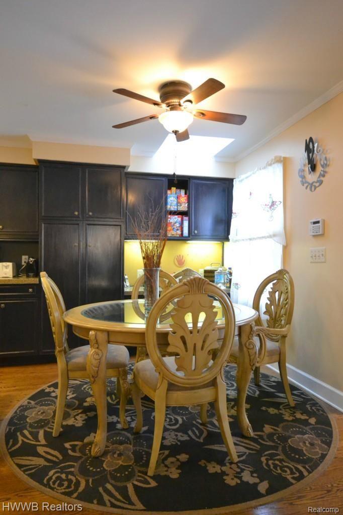 588 Lincoln Road Grosse Pointe, MI 48230 - Photo 9 of 25 Casual Dining Area