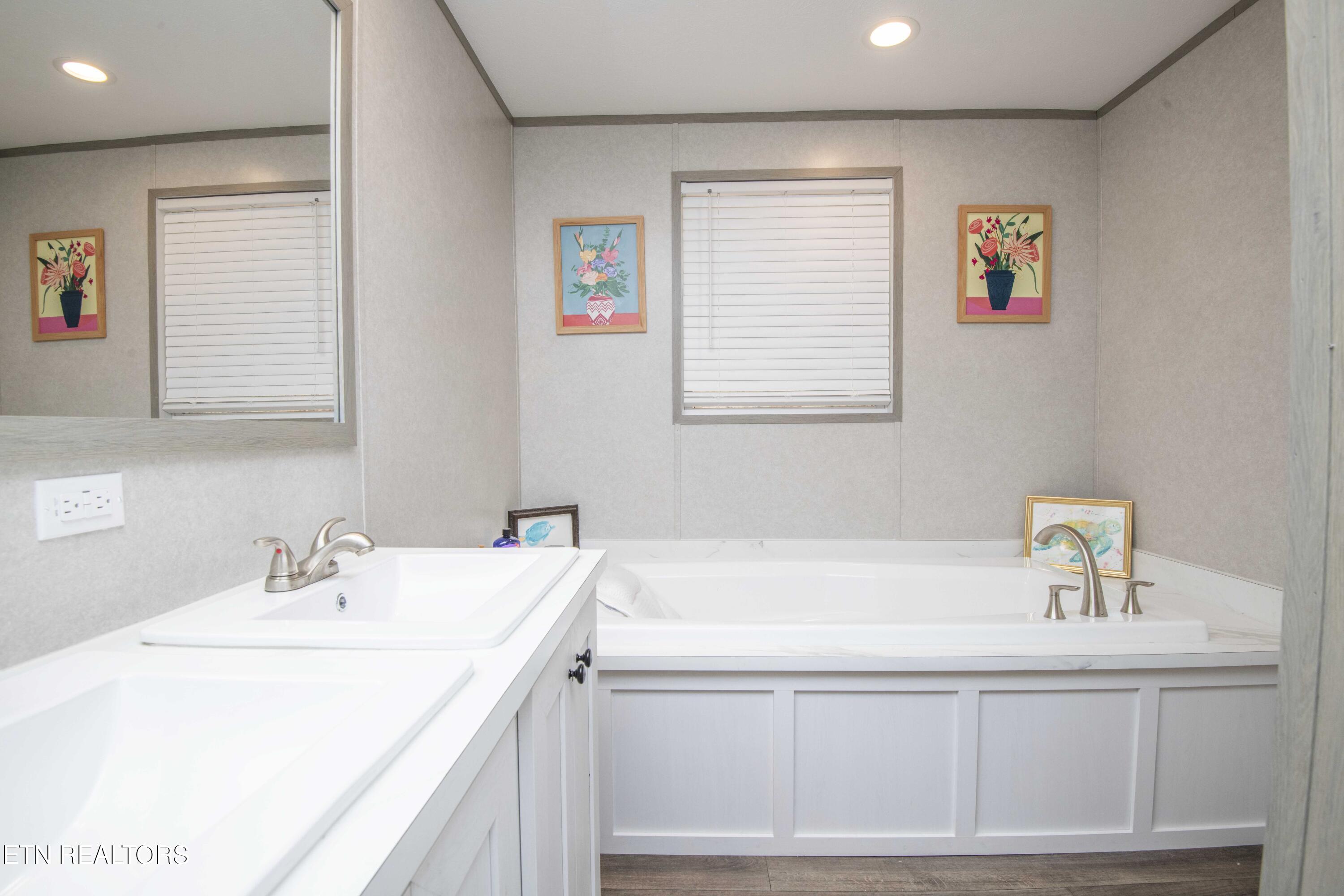 237 Johnson Valley Road Philadelphia, TN 37846 - Photo 18 of 35 master bath_1