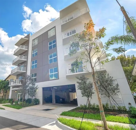 $2,600 | 1938 Jackson Street, Unit 301, Hollywood, FL 33020