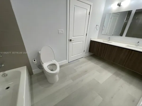 $2,600 | 1938 Jackson Street, Unit 301, Hollywood, FL 33020