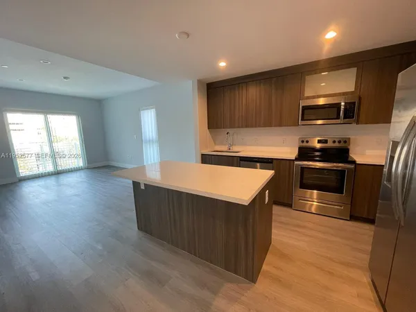 $2,600 | 1938 Jackson Street, Unit 301, Hollywood, FL 33020