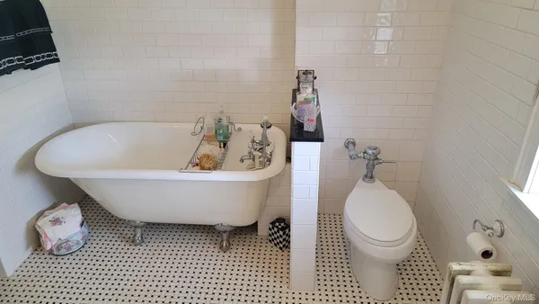 $1,049,000 | 147-13 Willets Point Boulevard | Whitestone