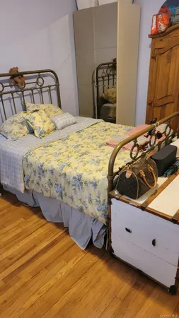 $1,049,000 | 147-13 Willets Point Boulevard | Whitestone