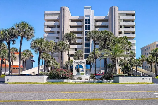 a view of a multi story building