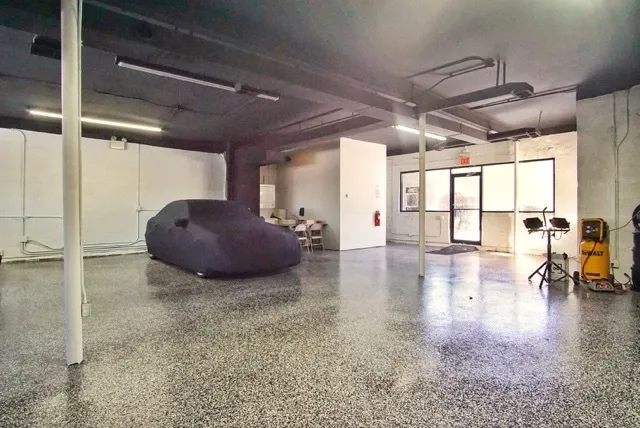 a view of livingroom with furniture