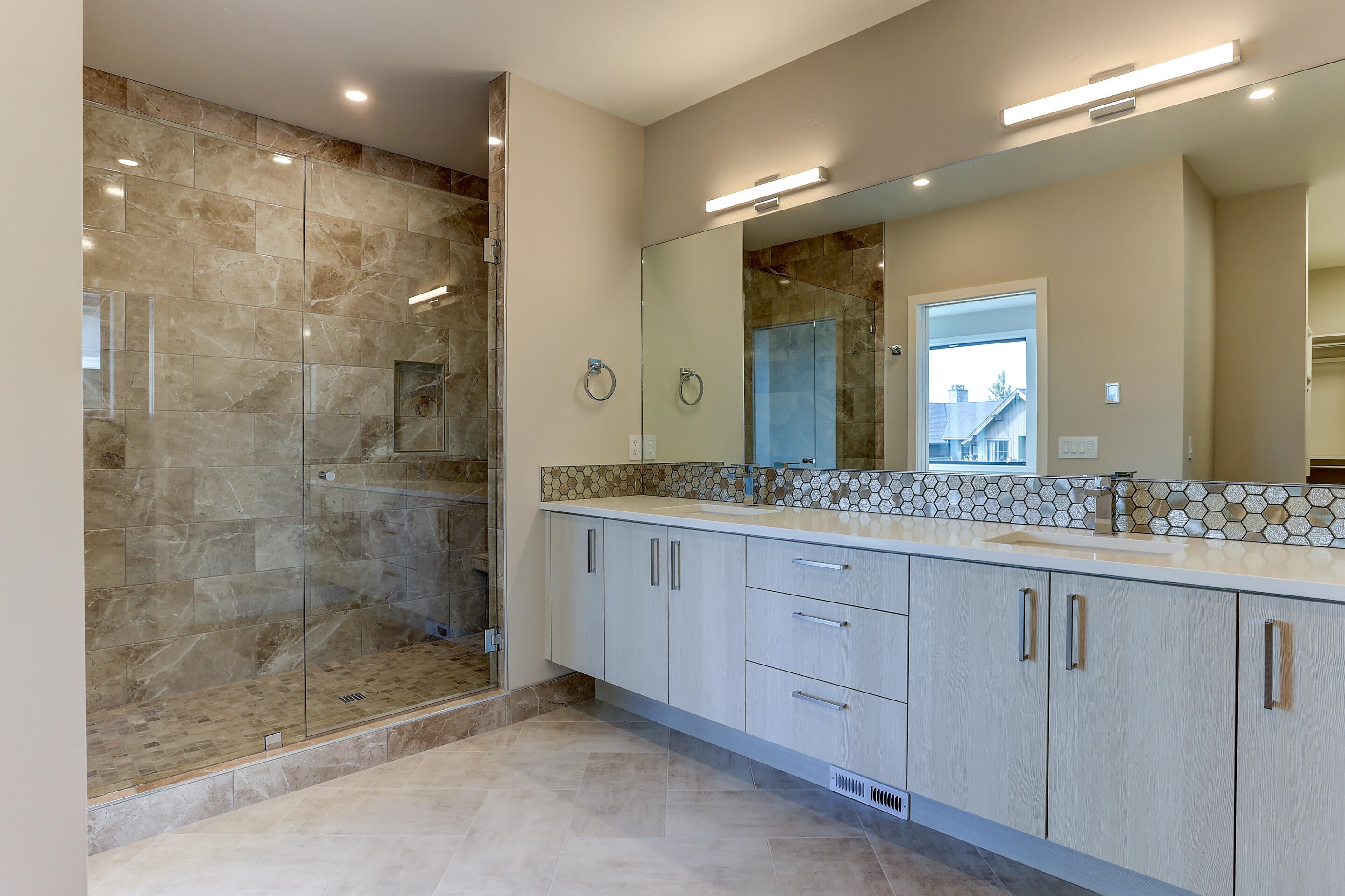 19211 Gateway Loop, Unit LOT 21 Bend, OR 97702 - Photo 31 of 41 En-suite primary bathroom
