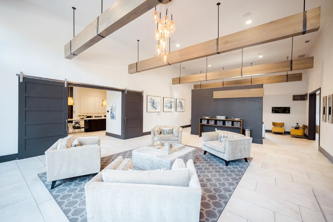 10505 South I-35 Frontage Road, Unit 338 Austin, TX 78747 - Photo 17 of 20 Building lobby featuring a towering ceiling