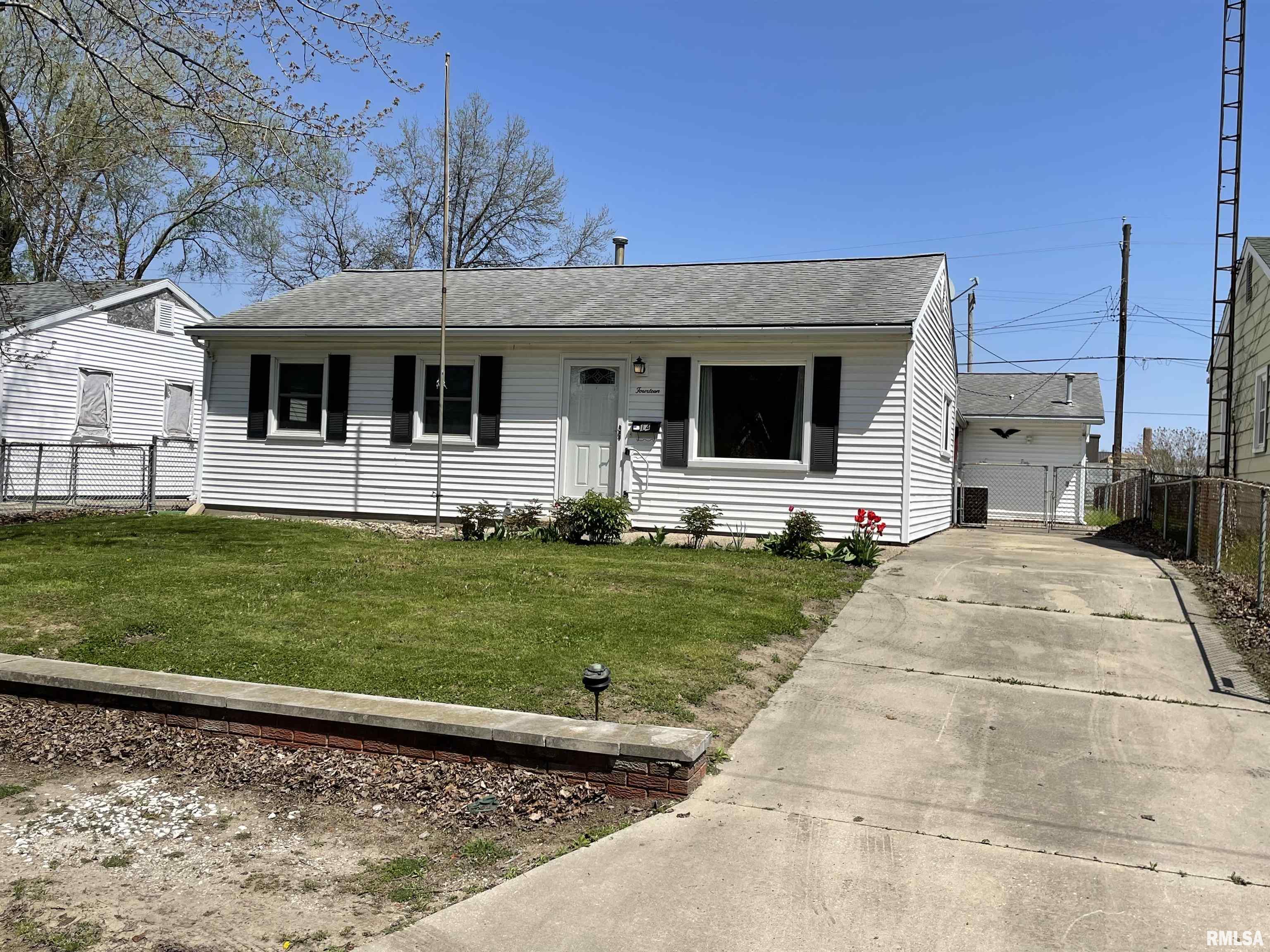 14 Salem Road Springfield, IL 62702 - Photo 1 of 12 Gallery Image 1
