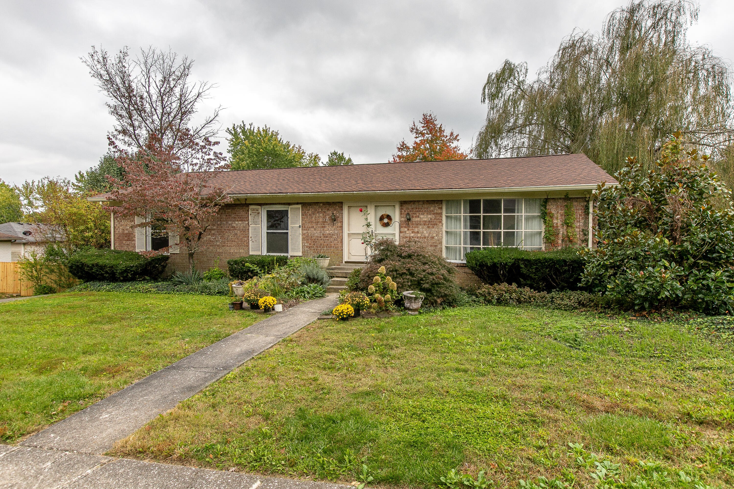 3381 Pepperhill Road Lexington, KY 40502 - Photo 2 of 55 1-2