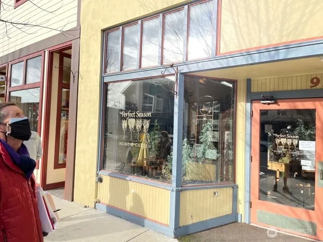 $2,500 | 926 Water Street, Unit B, Port Townsend, WA 98368