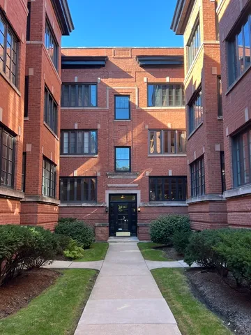 $2,000 | 2016 1/2 Sherman Avenue, Unit 1S, Evanston, IL 60202
