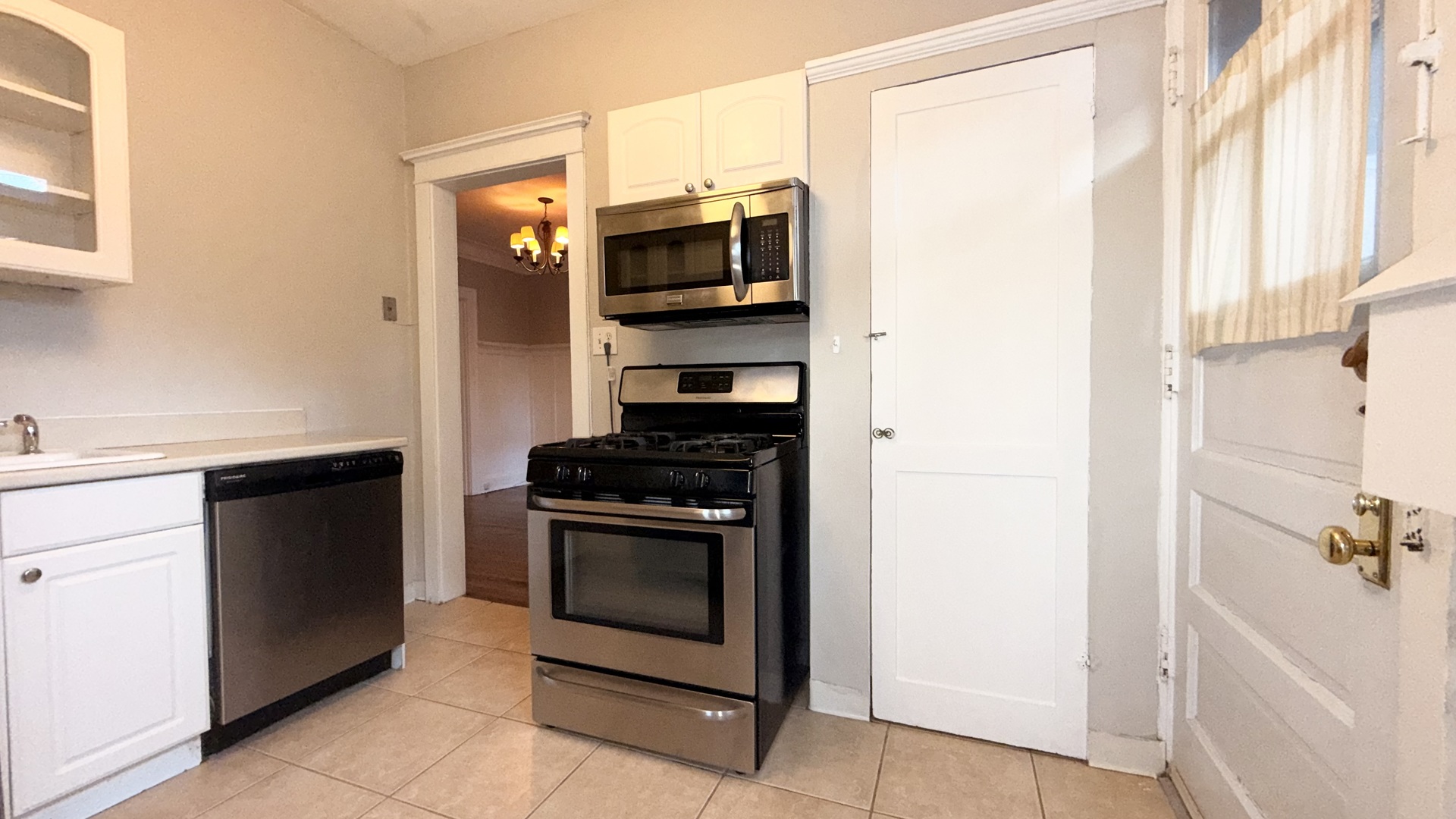 2016 1/2 Sherman Avenue, Unit 1S Evanston, IL 60202 - Photo 8 of 12