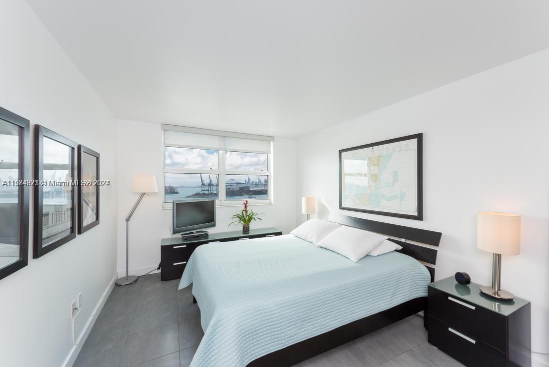 90 Alton Road, Unit 1502 Miami Beach, FL 33139 - Photo 5 of 29 a bedroom with a bed and a window