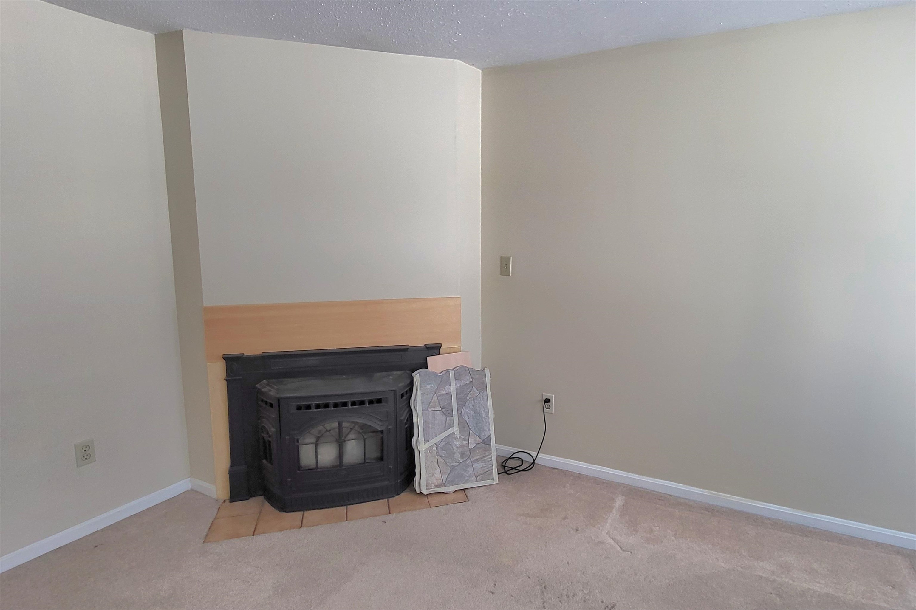 13 Braemar Road, Unit 13 Windham, NH 03087 - Photo 20 of 23