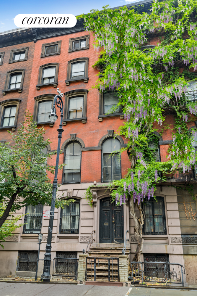 35 Stuyvesant Street | Compass