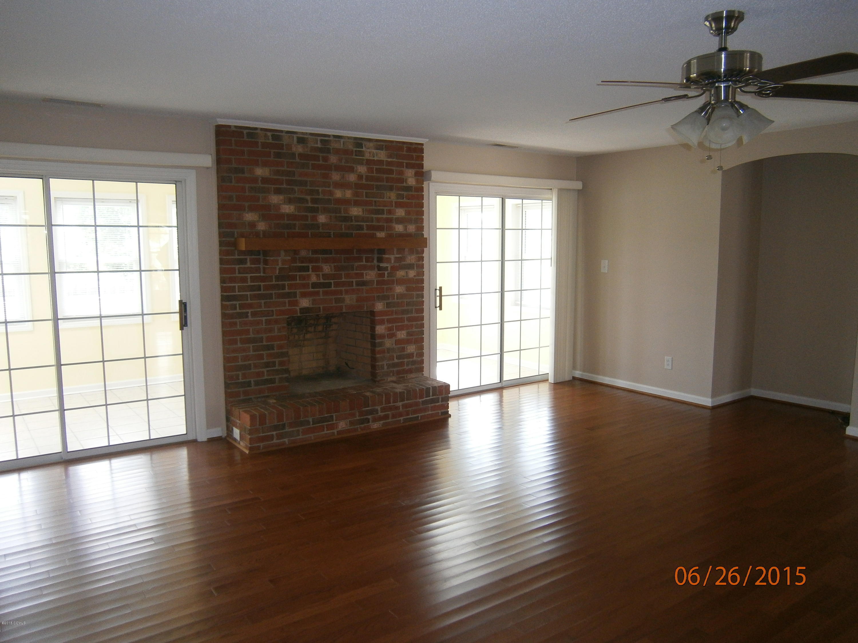 303 Canal Road Beaufort, NC 28516 - Photo 4 of 20 Great room