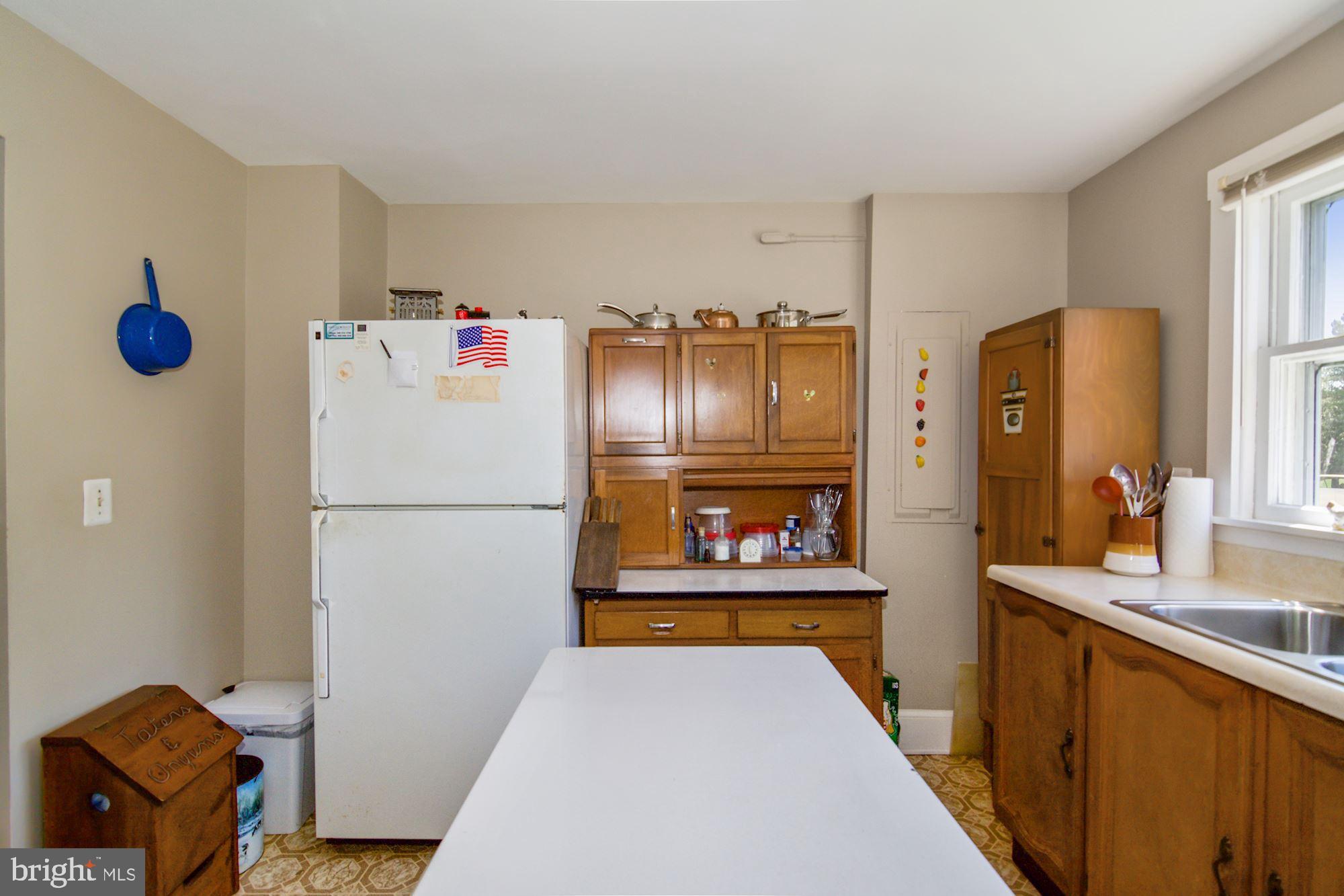 11023 Elk Run Road Catlett, VA 20119 - Photo 10 of 38 Kitchen stove Ref and base cab convey