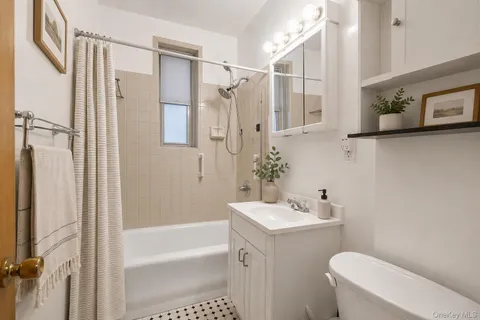 $235,000 | 472 Gramatan Avenue, Unit CC3 BLDG 6, Mount Vernon, NY 10552