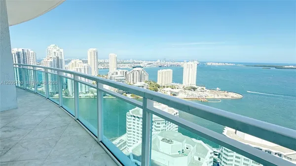$5,700 | 950 Brickell Bay Drive, Unit 3411, Miami, FL 33131